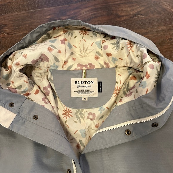 Burton Light Gray Utility Jacket with Patterned Lining - Picture 3 of 7